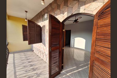 Casa de condomínio para alugar com 125m², 3 quartos e sem vaga Casa de condomínio para alugar com 125m², 3 quartos e sem vagaVaranda