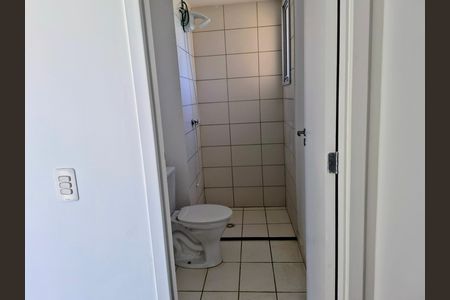 Banheiro social de apartamento à venda com 2 quartos, 55m² em Jardim do Lago II, Campinas