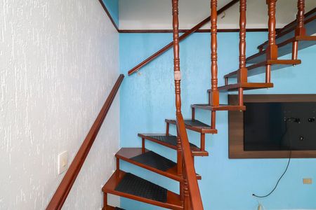 Casa à venda com 86m², 2 quartos e 2 vagasEscada interna