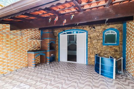 Casa à venda com 86m², 2 quartos e 2 vagasSacada do Quarto 1
