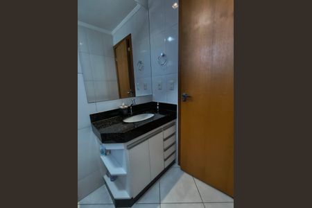 Banheiro 2 de apartamento à venda com 3 quartos, 70m² em Novo Eldorado, Contagem