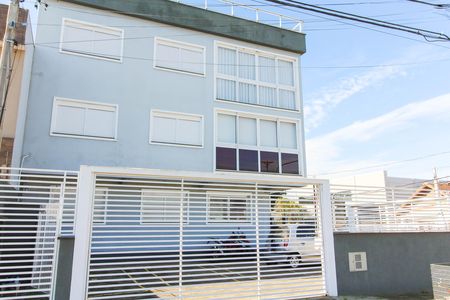 Apartamento para alugar com 5689m², 2 quartos e 1 vaga Apartamento para alugar com 5689m², 2 quartos e 1 vagaFachada