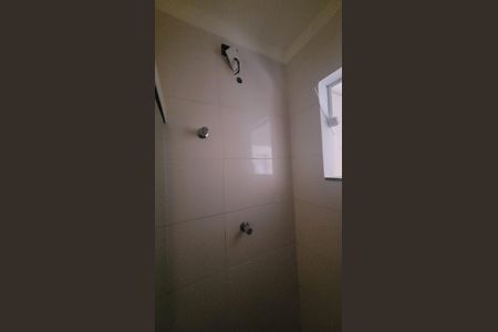 Banheiro de apartamento para alugar com 1 quarto, 38m² em Jardim Iva, São Paulo