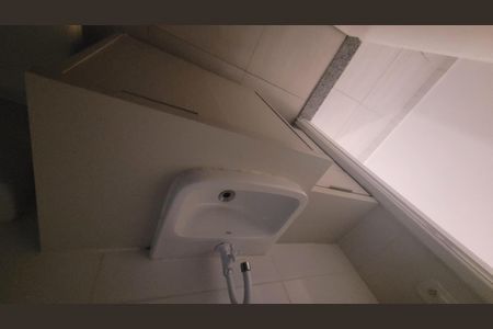 Banheiro de apartamento para alugar com 1 quarto, 38m² em Jardim Iva, São Paulo