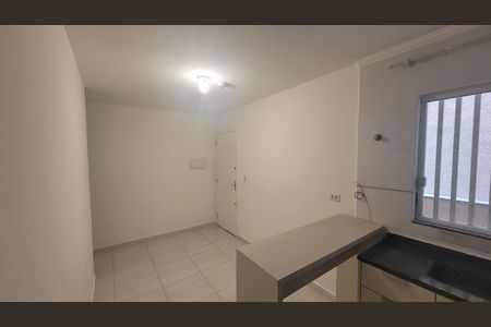 Sala/Cozinha de apartamento para alugar com 1 quarto, 38m² em Jardim Iva, São Paulo