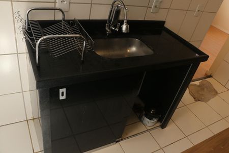 Cozinha - Torneira de apartamento para alugar com 2 quartos, 45m² em Vila Catia, Nova Iguaçu
