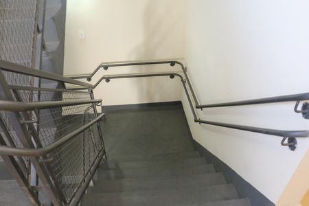 Apartamento para alugar com 45m², 2 quartos e sem vagaEscada