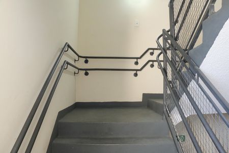 Apartamento para alugar com 45m², 2 quartos e sem vagaEscada