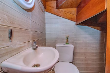 Lavabo de casa de condomínio para alugar com 3 quartos, 74m² em Humaitá, Porto Alegre