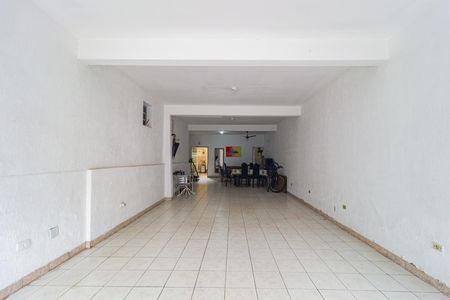Garagem de casa à venda com 4 quartos, 360m² em Cambuci, São Paulo