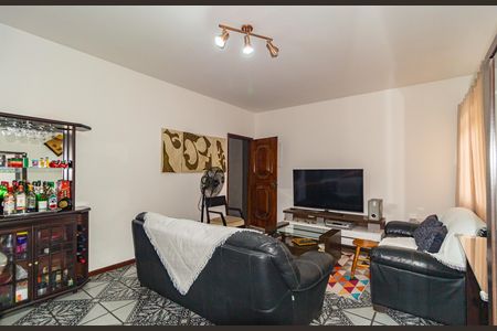 Casa à venda com 360m², 4 quartos e 6 vagas Casa à venda com 360m², 4 quartos e 6 vagasSala