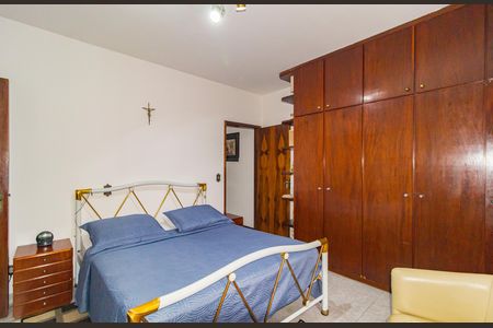 Casa à venda com 360m², 4 quartos e 6 vagas Casa à venda com 360m², 4 quartos e 6 vagasSuíte