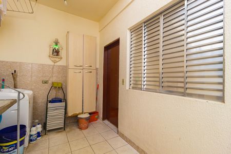 Casa à venda com 360m², 4 quartos e 6 vagas Casa à venda com 360m², 4 quartos e 6 vagasÁrea de Serviço