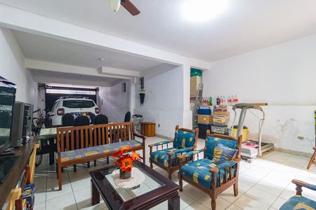Garagem de casa à venda com 4 quartos, 360m² em Cambuci, São Paulo