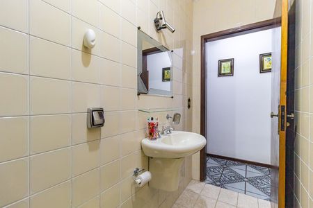 Casa à venda com 360m², 4 quartos e 6 vagas Casa à venda com 360m², 4 quartos e 6 vagasBanheiro - Social