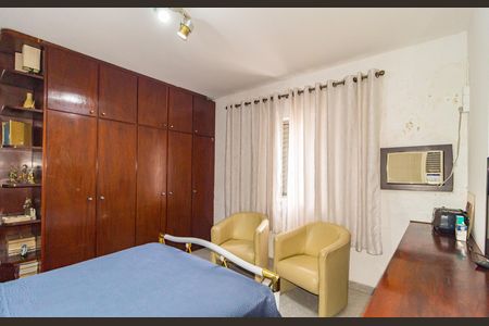 Casa à venda com 360m², 4 quartos e 6 vagas Casa à venda com 360m², 4 quartos e 6 vagasSuíte