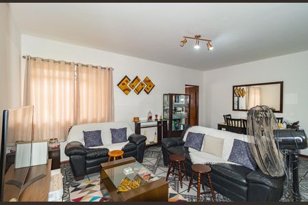 Casa à venda com 360m², 4 quartos e 6 vagas Casa à venda com 360m², 4 quartos e 6 vagasSala