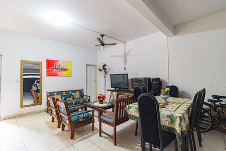 Casa à venda com 360m², 4 quartos e 6 vagas Casa à venda com 360m², 4 quartos e 6 vagasGaragem