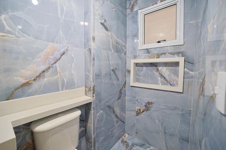 Banheiro de kitnet/studio para alugar com 1 quarto, 17m² em Vila Esperança, São Paulo