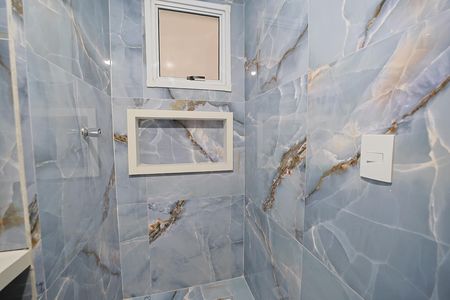 Banheiro de kitnet/studio para alugar com 1 quarto, 17m² em Vila Esperança, São Paulo
