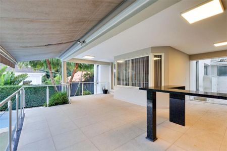 Casa à venda com 4 quartos, 450m² em Interlagos, São Paulo