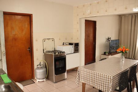 Casa à venda com 3 quartos, 120m² em Jardim Santa Adelia, São Paulo