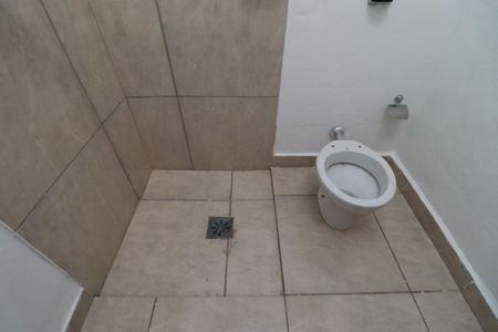 Casa para alugar com 80m², 3 quartos e 2 vagasBanheiro social 