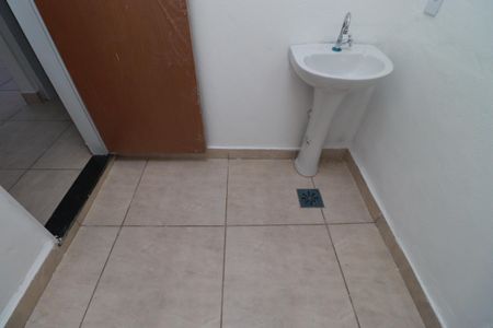Casa para alugar com 80m², 3 quartos e 2 vagasBanheiro social 