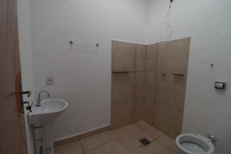 Casa para alugar com 80m², 3 quartos e 2 vagasBanheiro social 