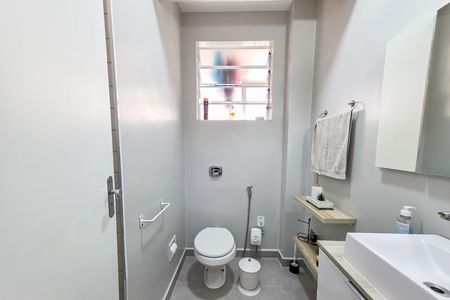 Apartamento à venda com 97m², 2 quartos e 1 vaga Apartamento à venda com 97m², 2 quartos e 1 vagaBanheiro