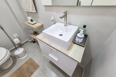 Apartamento à venda com 97m², 2 quartos e 1 vaga Apartamento à venda com 97m², 2 quartos e 1 vagaBanheiro