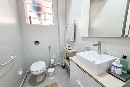 Apartamento à venda com 97m², 2 quartos e 1 vaga Apartamento à venda com 97m², 2 quartos e 1 vagaBanheiro