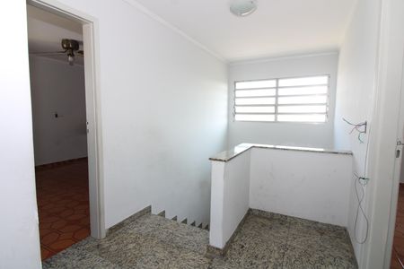 Casa para alugar com 194m², 3 quartos e 3 vagasárea de acesso aos quartos e banheiro superior