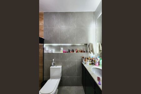 Apartamento para alugar com 189m², 3 quartos e 2 vagas Apartamento para alugar com 189m², 3 quartos e 2 vagasBanheiro da Suíte 1