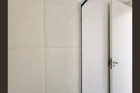 Banheiro de apartamento para alugar com 0 quarto, 17m² em Freguesia do Ó, São Paulo