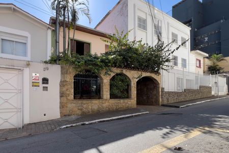Fachada de casa à venda com 3 quartos, 220m² em Vila Deodoro, São Paulo