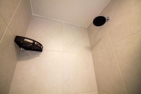 Banheiro da Suíte de apartamento para alugar com 2 quartos, 46m² em Santo Amaro, São Paulo