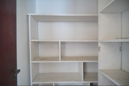 Despensa de apartamento para alugar com 3 quartos, 100m² em Ouro Branco, Novo Hamburgo