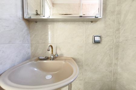Apartamento à venda com 55m², 2 quartos e 1 vaga Apartamento à venda com 55m², 2 quartos e 1 vagaBanheiro