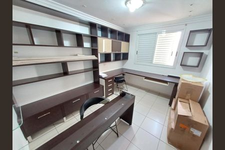 Quarto de apartamento à venda com 3 quartos, 145m² em Setor Oeste, Goiânia