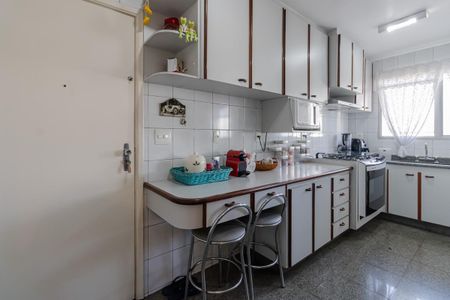 Cozinha de apartamento para alugar com 3 quartos, 134m² em Indianópolis, São Paulo
