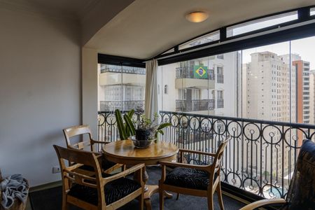 Sala de apartamento para alugar com 3 quartos, 134m² em Indianópolis, São Paulo