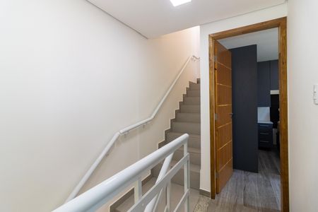 Casa para alugar com 85m², 2 quartos e 1 vaga Casa para alugar com 85m², 2 quartos e 1 vagaHall da Escada