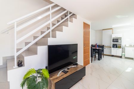 Casa para alugar com 2 quartos, 85m² em Marechal Hermes, Rio de Janeiro