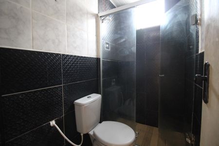 Banheiro de apartamento à venda com 2 quartos, 46m² em Rubem Berta, Porto Alegre