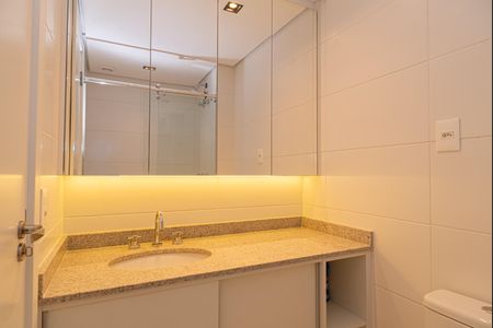 Banheiro de kitnet/studio para alugar com 1 quarto, 32m² em Jardim das Acacias, São Paulo