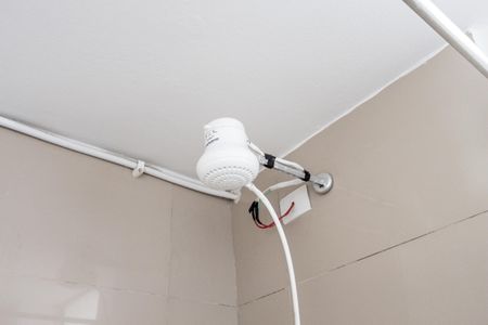 Banheiro de kitnet/studio para alugar com 1 quarto, 27m² em Água Branca, São Paulo