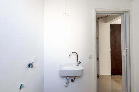 Banheiro de kitnet/studio para alugar com 1 quarto, 27m² em Água Branca, São Paulo