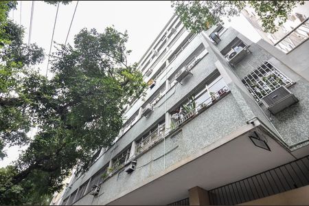 Apartamento à venda com 90m², 3 quartos e 1 vaga Apartamento à venda com 90m², 3 quartos e 1 vagaFachada