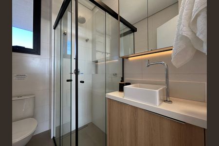 Banheiro suíte de apartamento para alugar com 1 quarto, 57m² em Barra da Lagoa, Florianópolis
